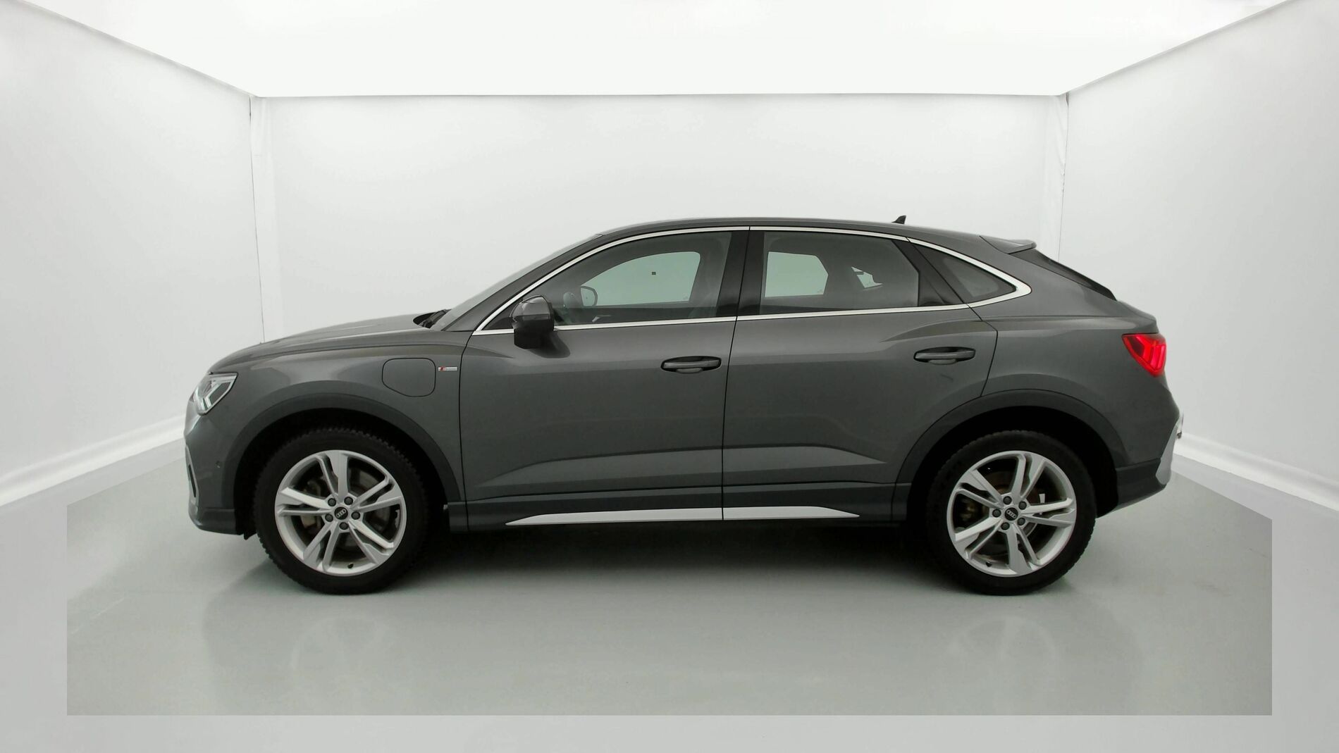 audi q3 sportback s line 45 TFSIE 245 STRONIC 2022 daytonagrau 7